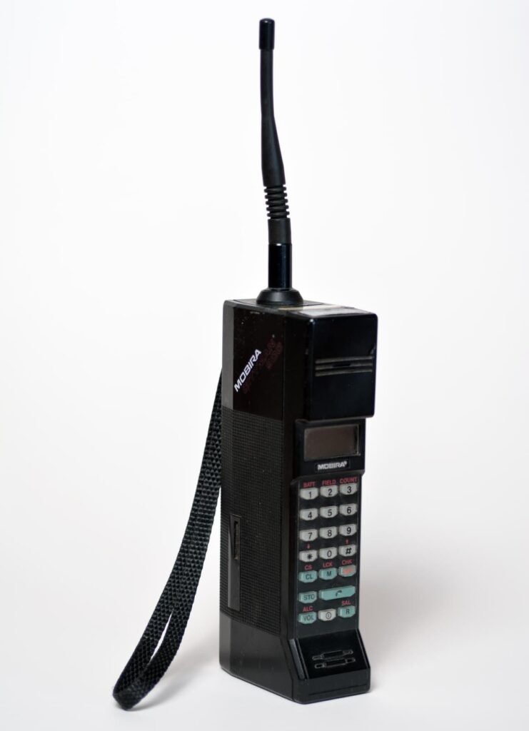 1987 - The Very First Nokia - Mobira Cityman 900